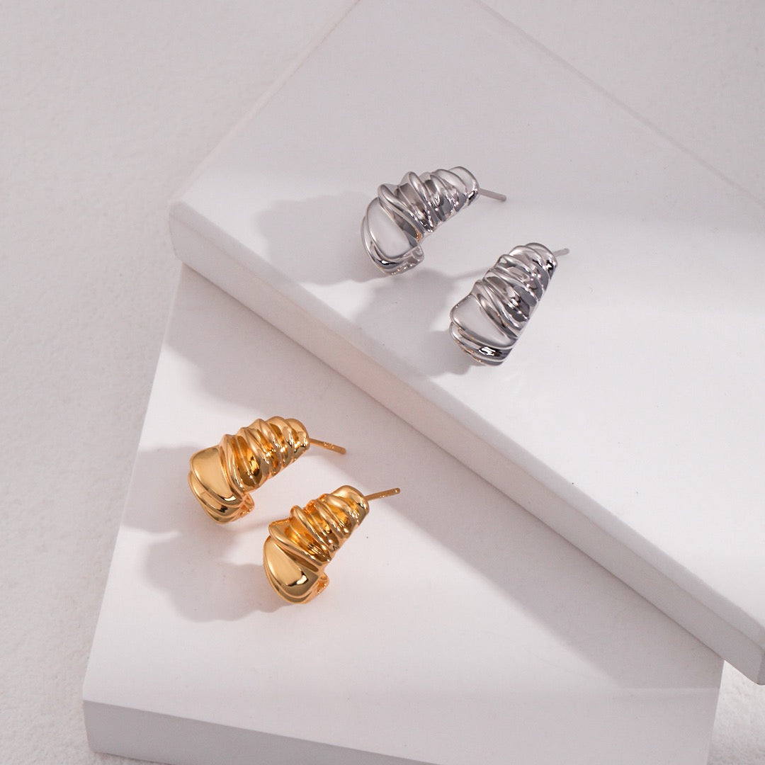 OE1620 Croissant Earrings