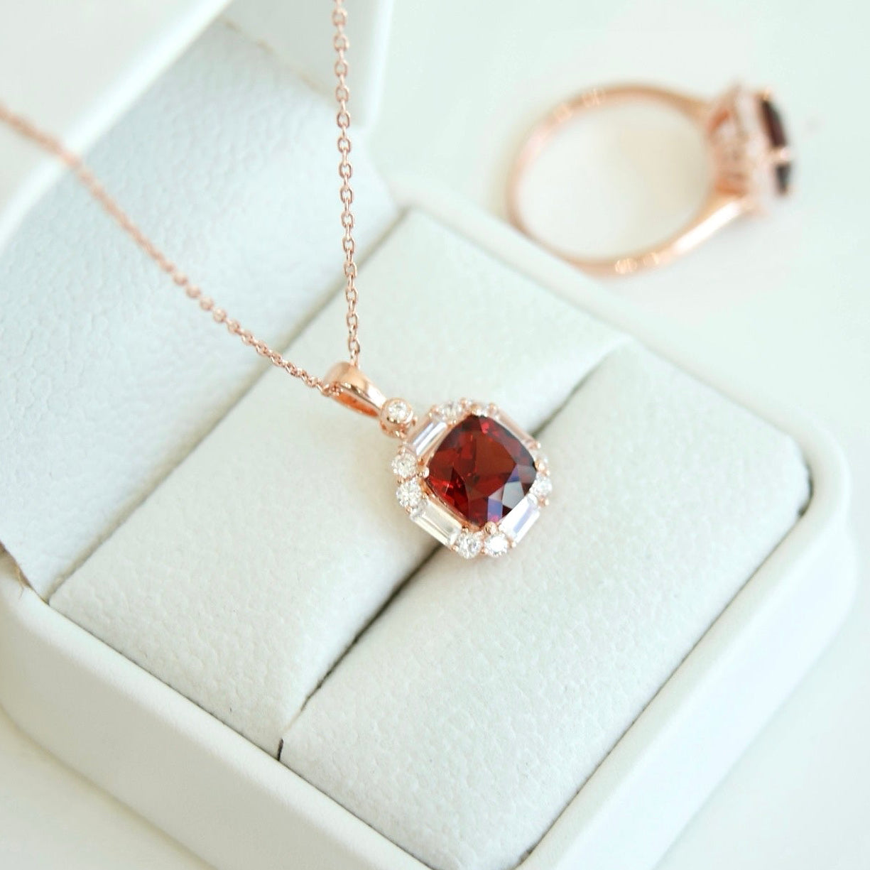 ON1508 Three-carat Natural Garnet Necklace