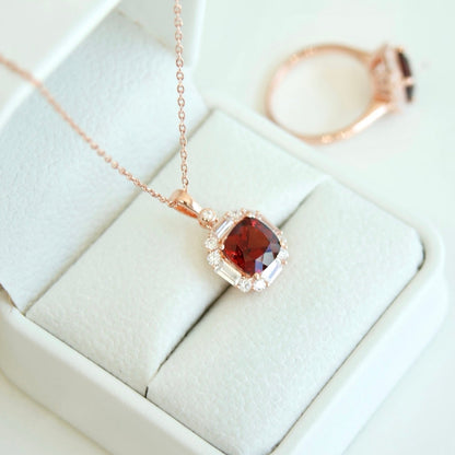 ON1508 Three-carat Natural Garnet Necklace