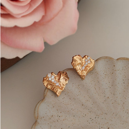 OE1619 Heart-Shaped Rocks Earrings