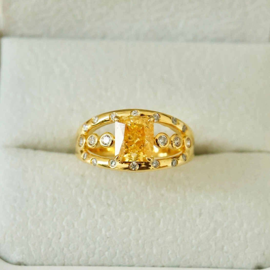 OR1401 Golden Moonlight Ring