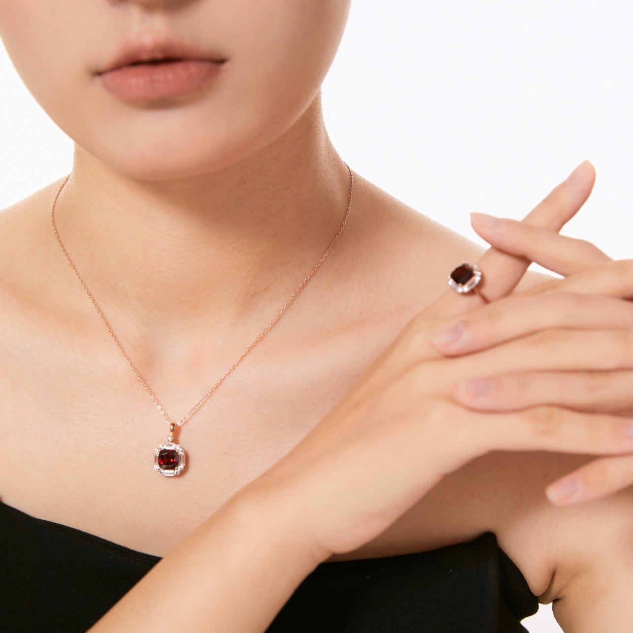 ON1508 Three-carat Natural Garnet Necklace