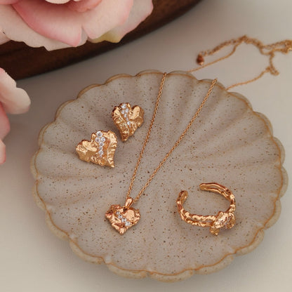 OE1619 Heart-Shaped Rocks Earrings