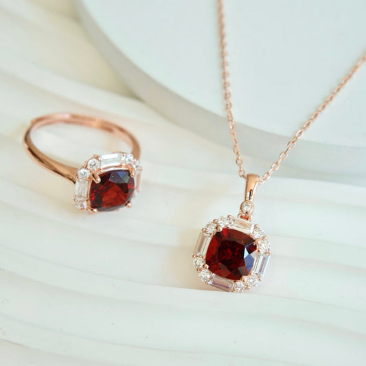 ON1508 Three-carat Natural Garnet Necklace