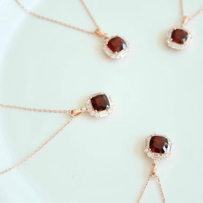 ON1508 Three-carat Natural Garnet Necklace