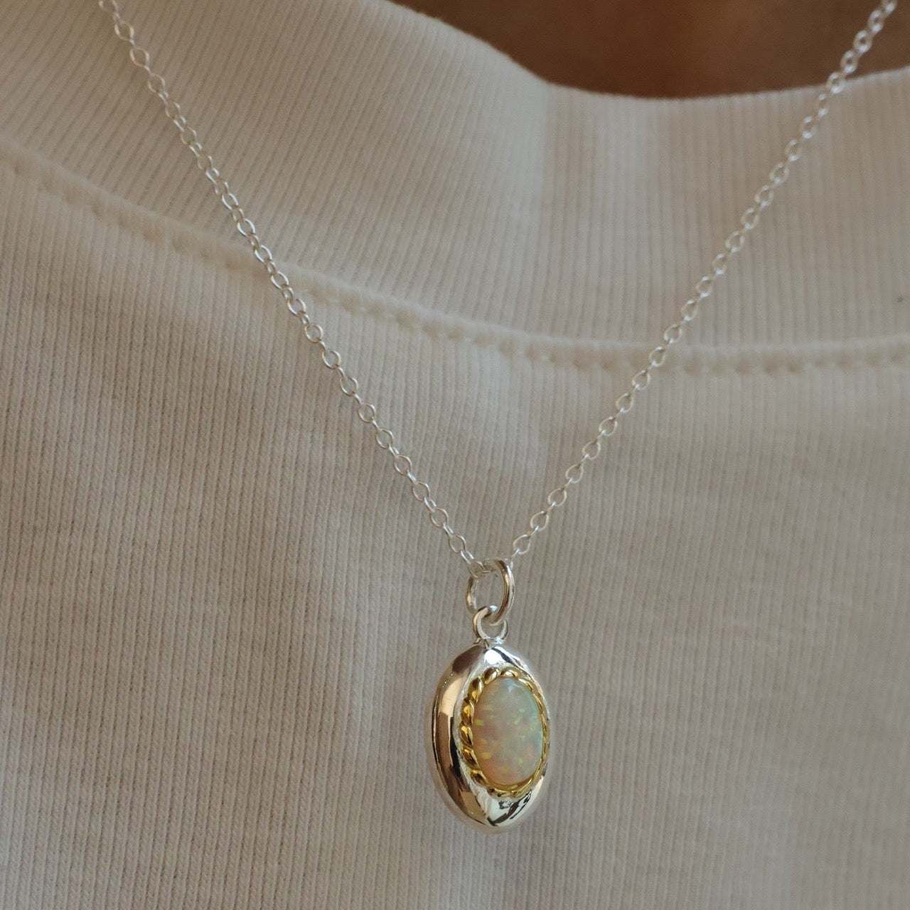 ON1620 Vintage Stylish Opal Necklace