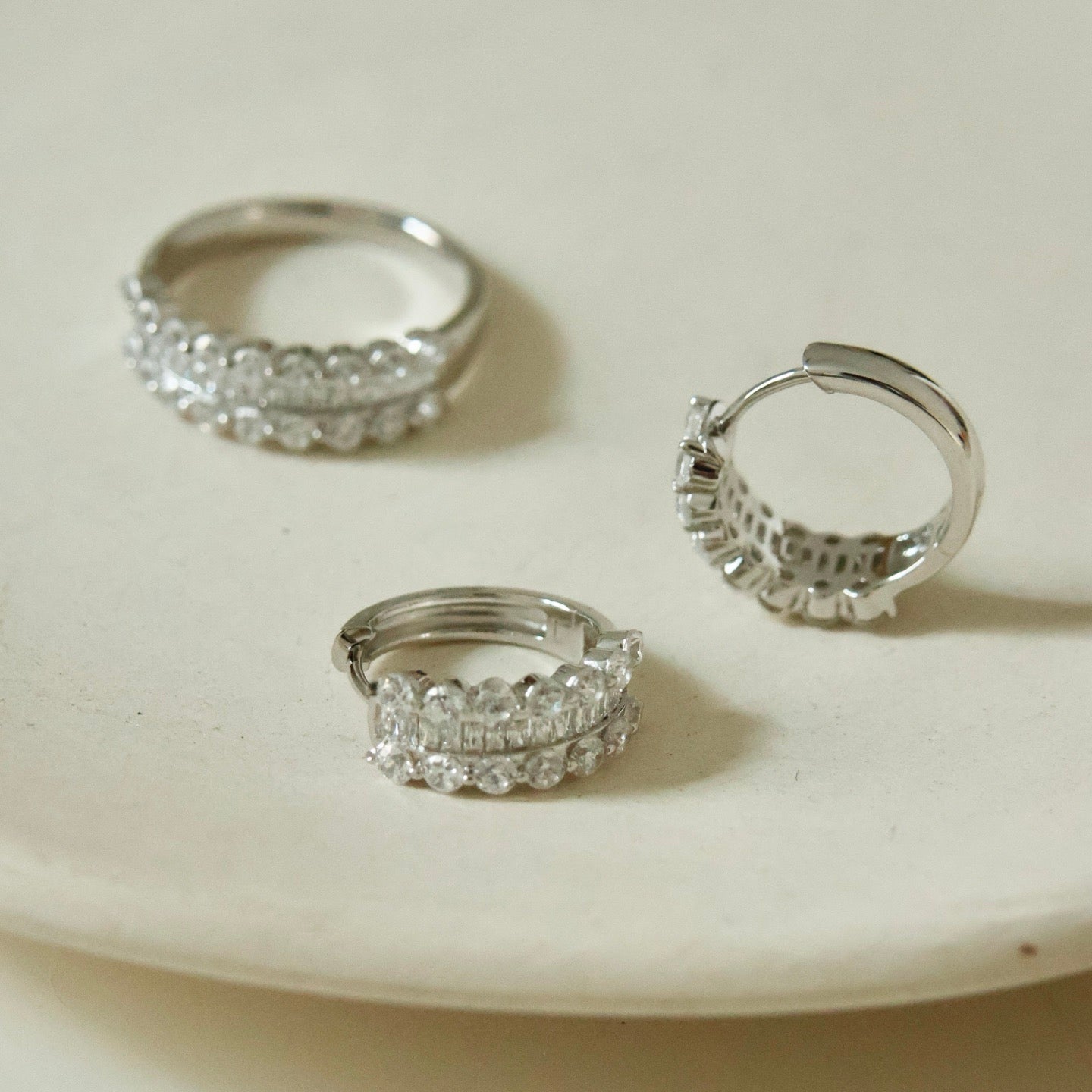 OE1606 Small Space Earrings