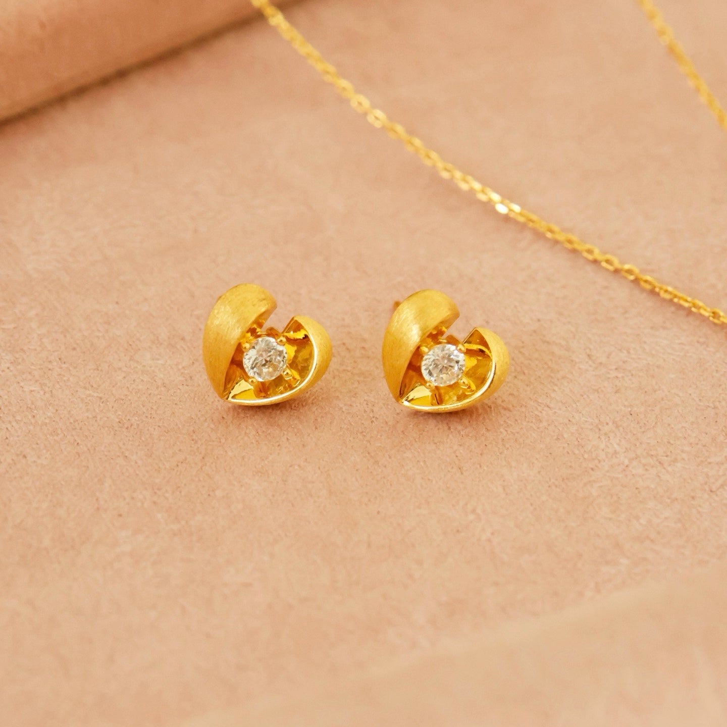 OE1602 Whispers of the Heart Earrings