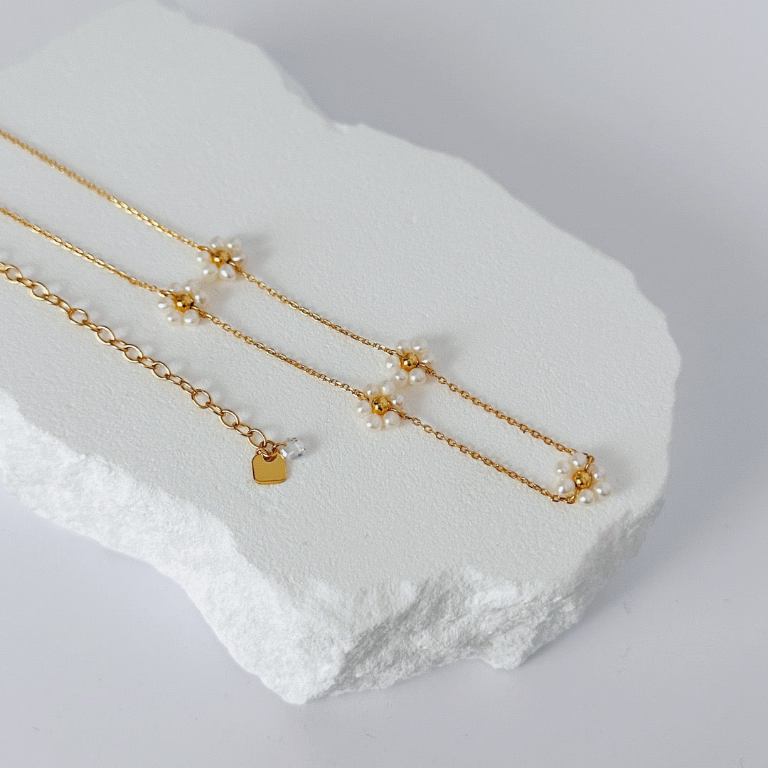 ON1625 Sliver Petal necklace