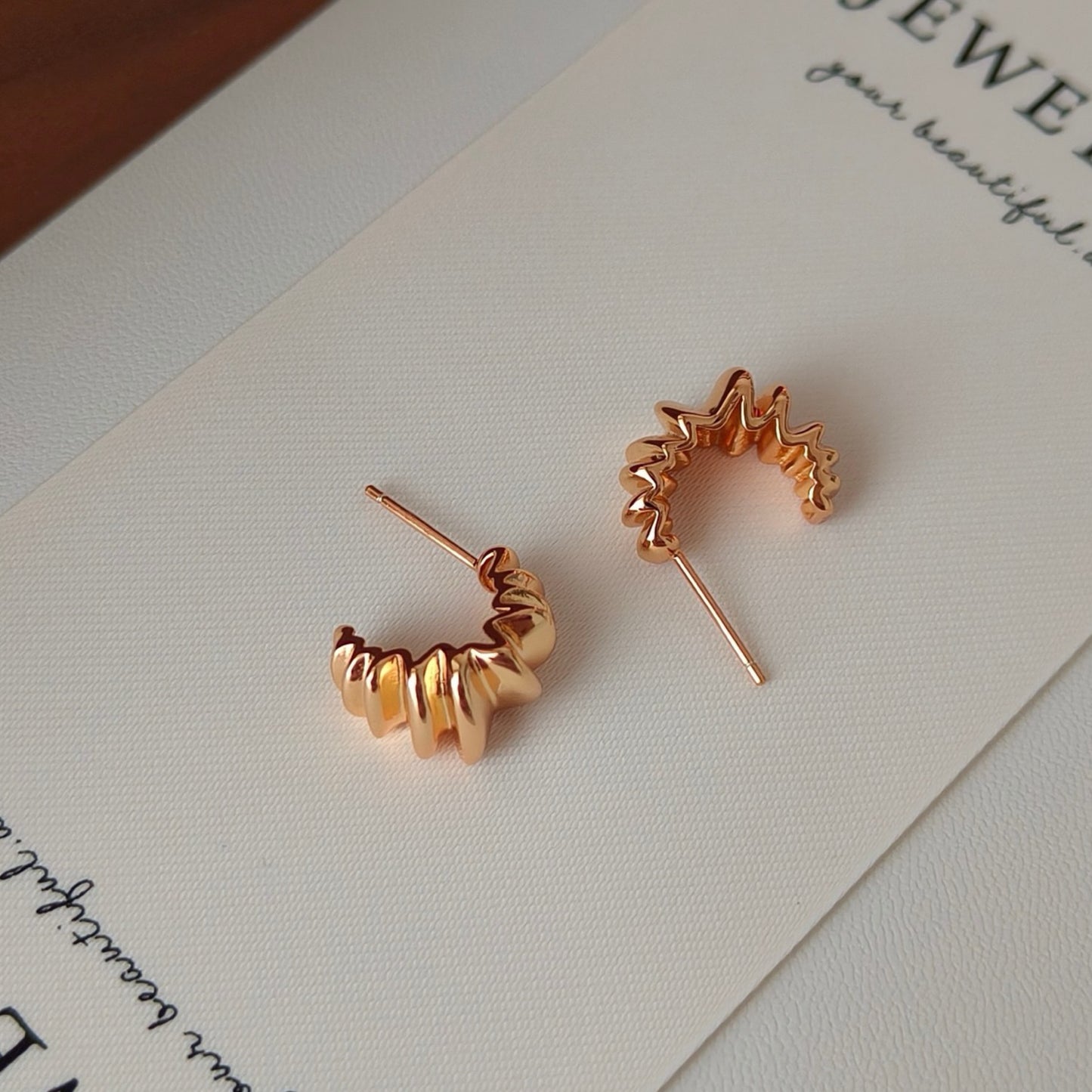 OE1620 Croissant Earrings