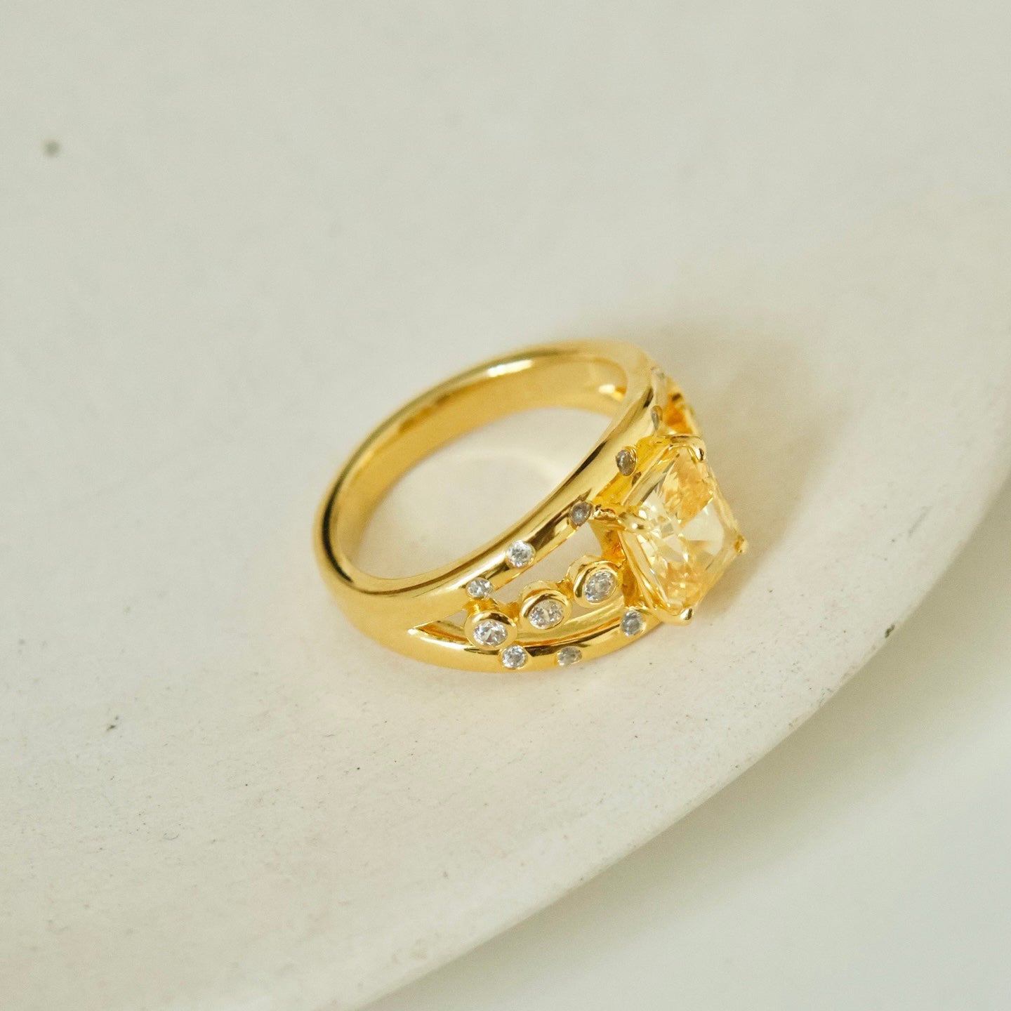 OR1401 Golden Moonlight Ring