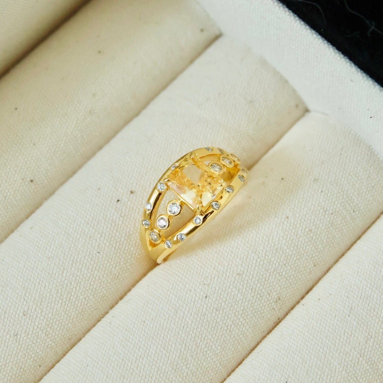 OR1401 Golden Moonlight Ring