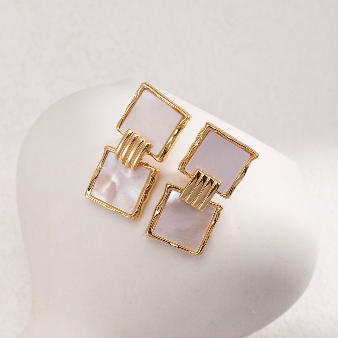 OE1604 Square Shell Earrings
