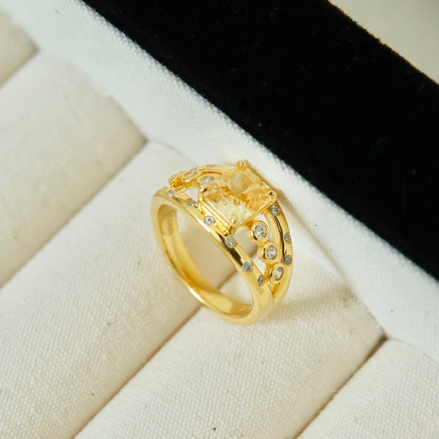 OR1401 Golden Moonlight Ring