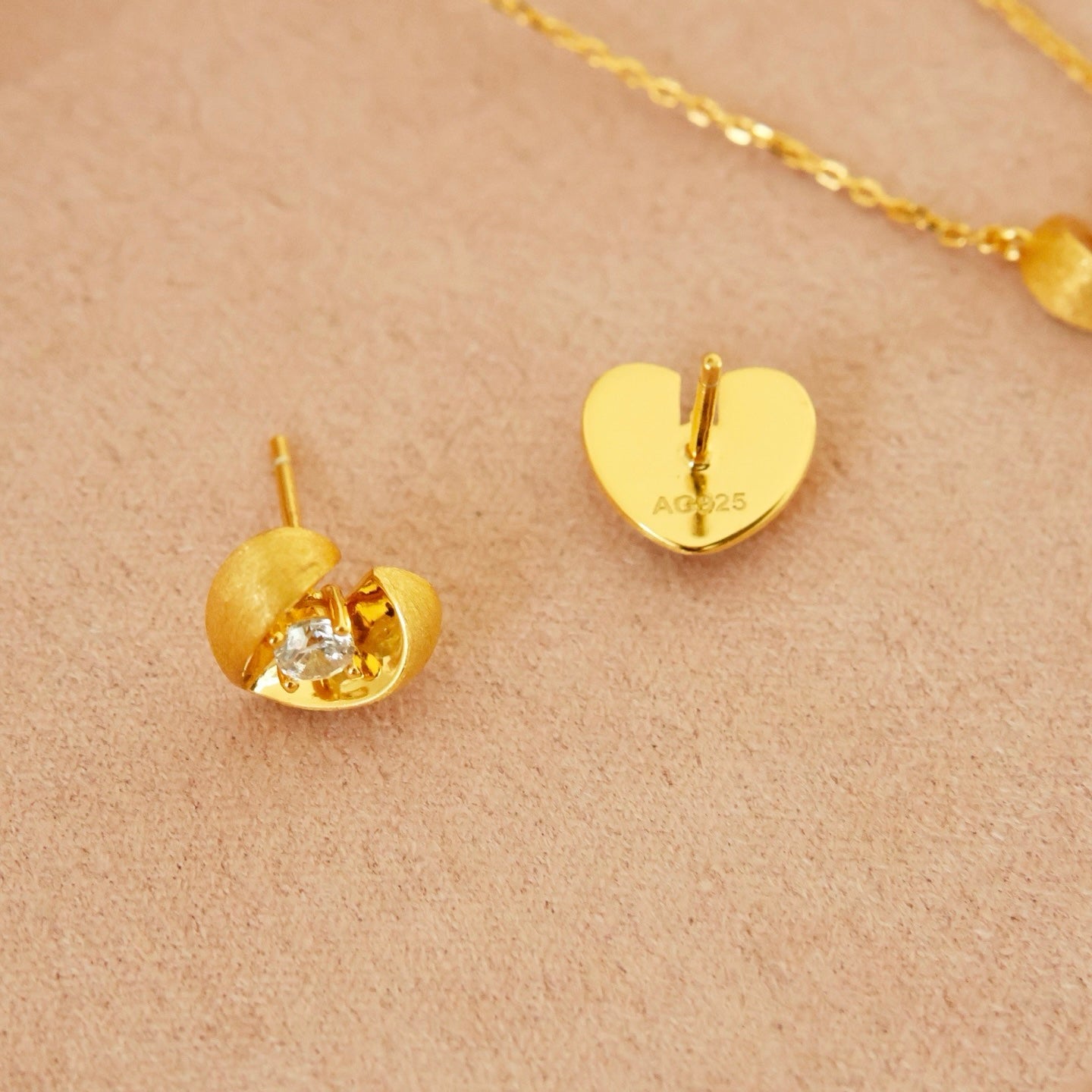 OE1602 Whispers of the Heart Earrings