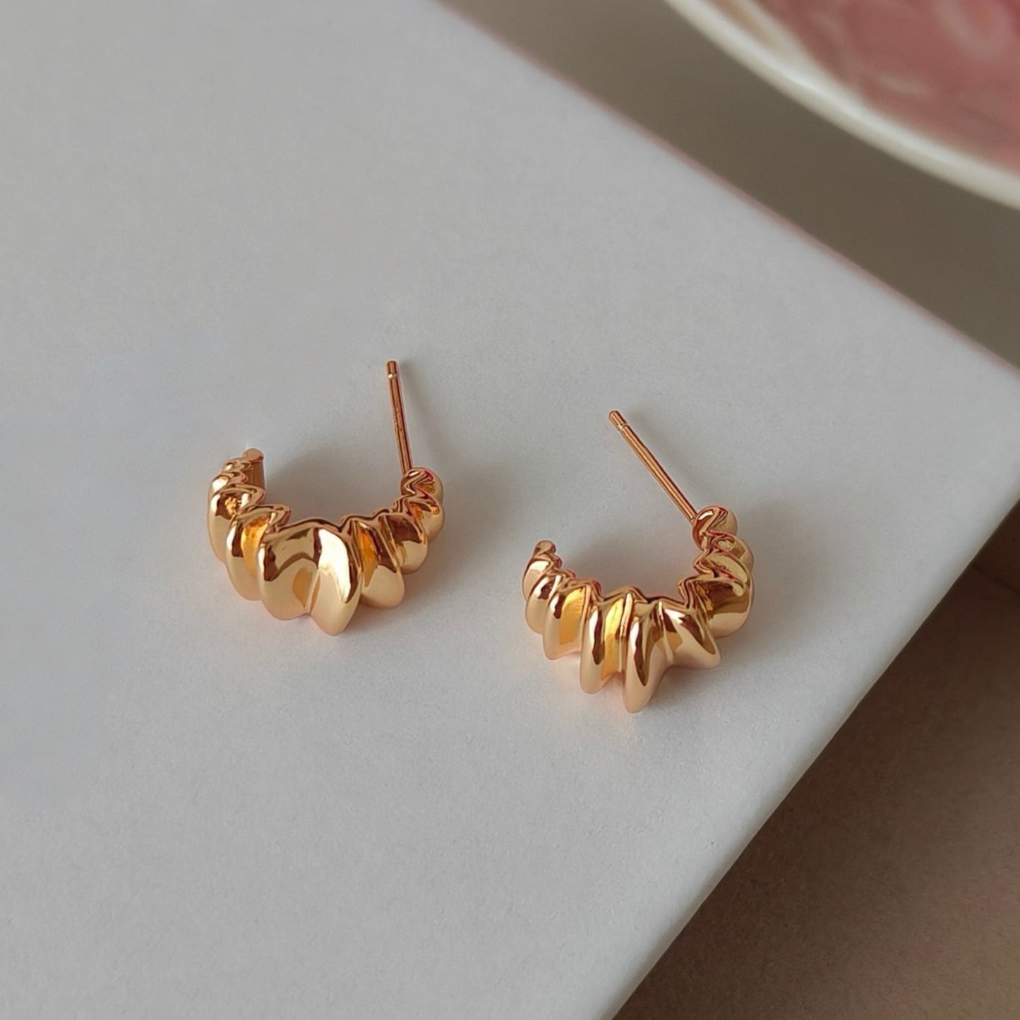 OE1620 Croissant Earrings