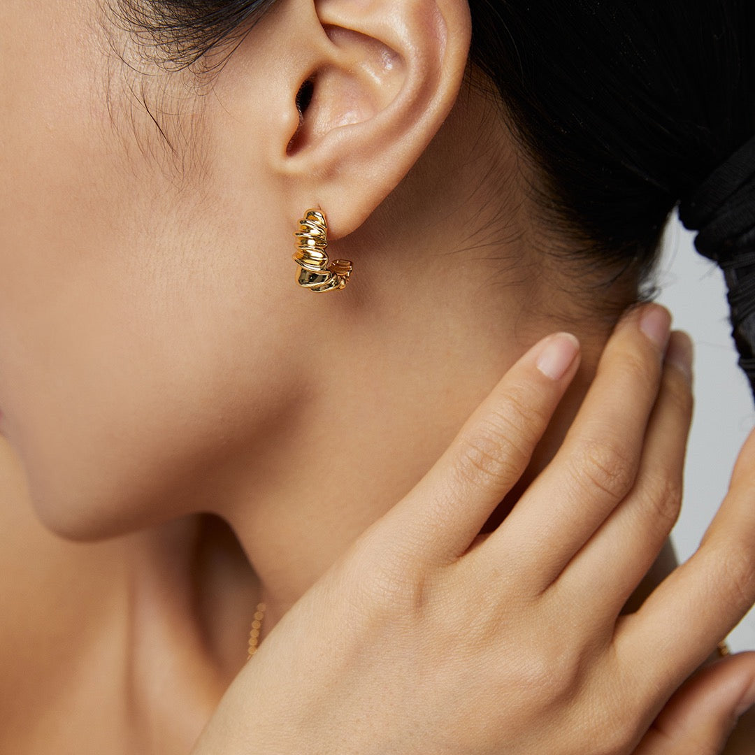 OE1620 Croissant Earrings