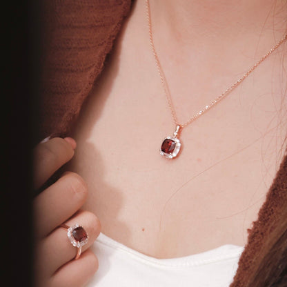 ON1508 Three-carat Natural Garnet Necklace