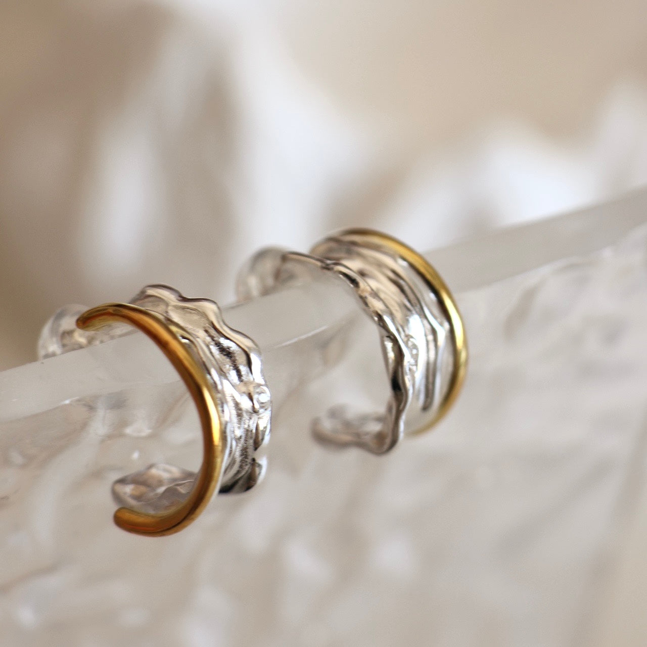 OE1610 Vine-Inspired Earrings