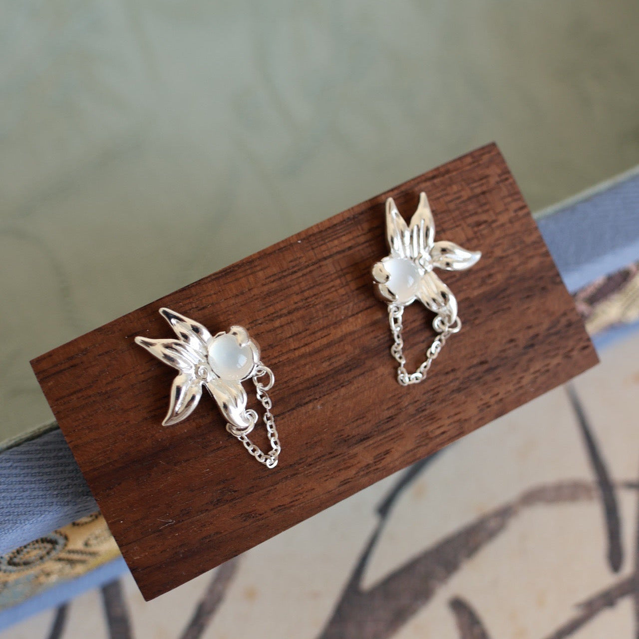 OE1607 Iris Earrings