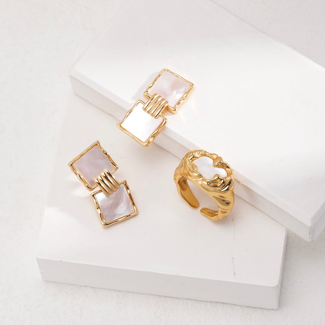 OE1604 Square Shell Earrings