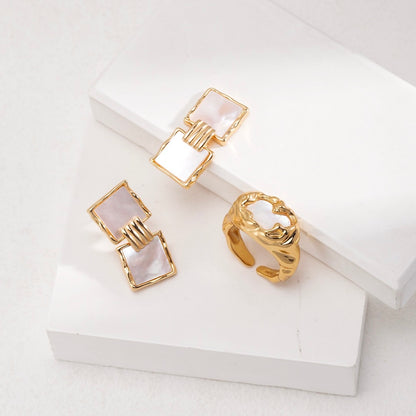 OE1604 Square Shell Earrings