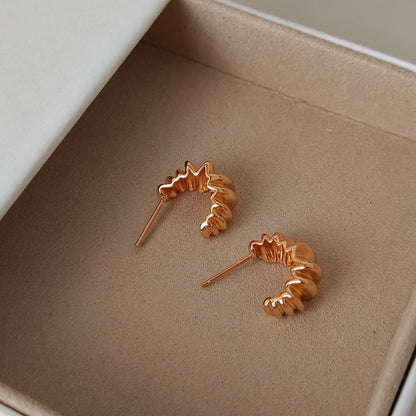 OE1620 Croissant Earrings