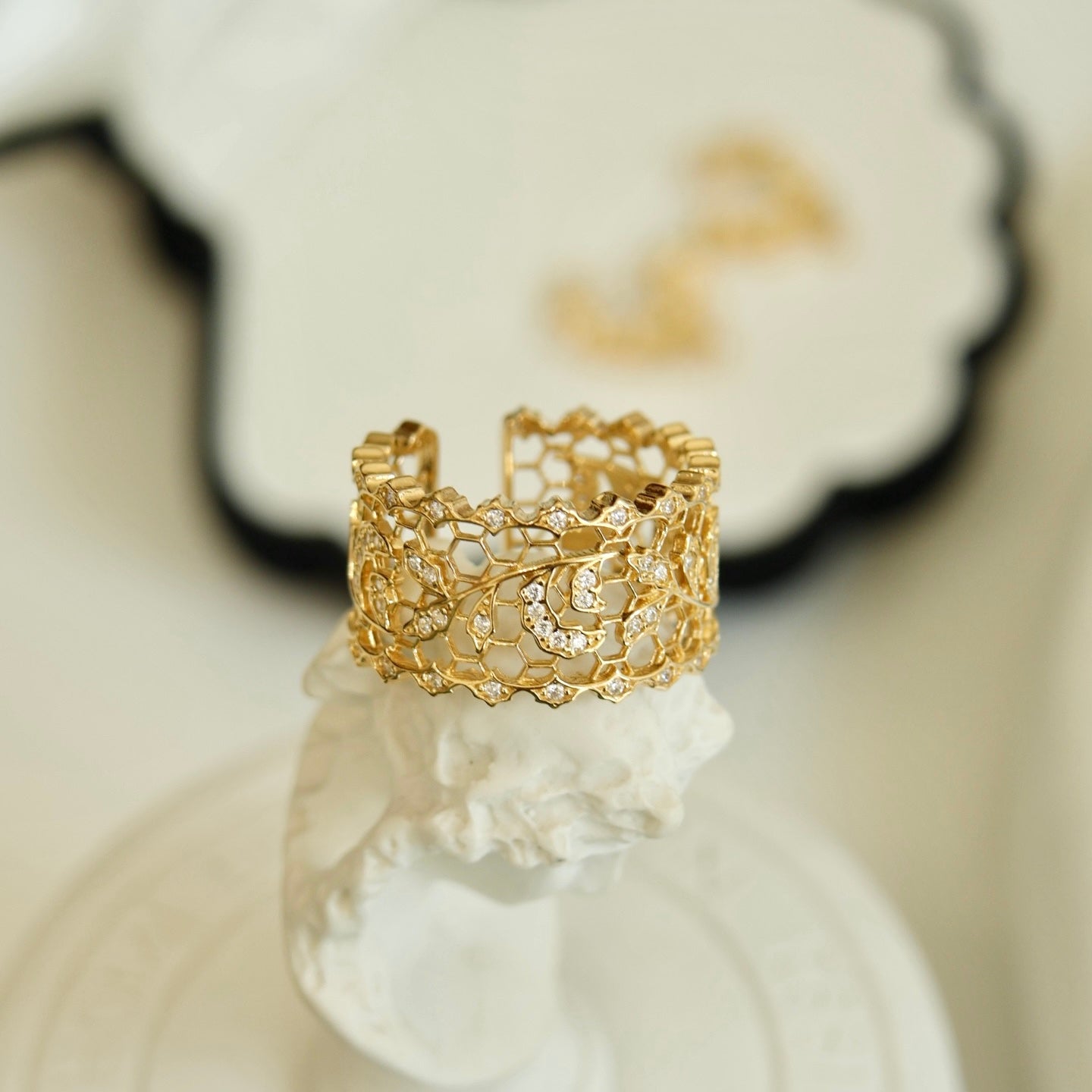 OR1409 Crackling Light Ring