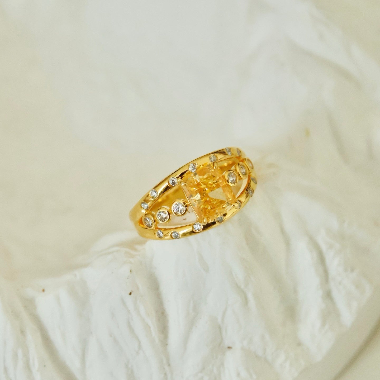 OR1401 Golden Moonlight Ring