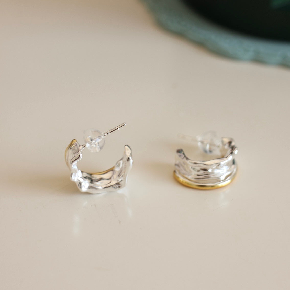 OE1610 Vine-Inspired Earrings
