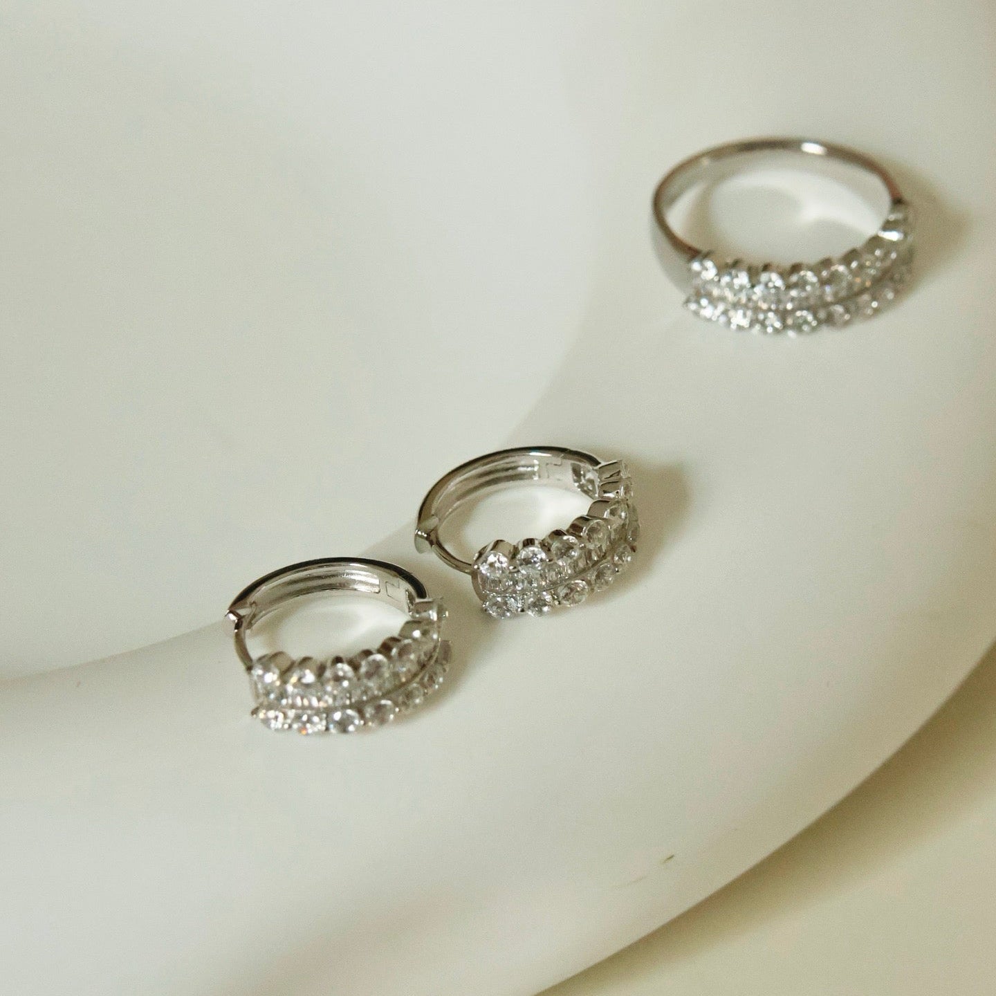 OE1606 Small Space Earrings